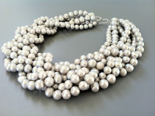 Braided collier necklace of grey pearl with ss clasp